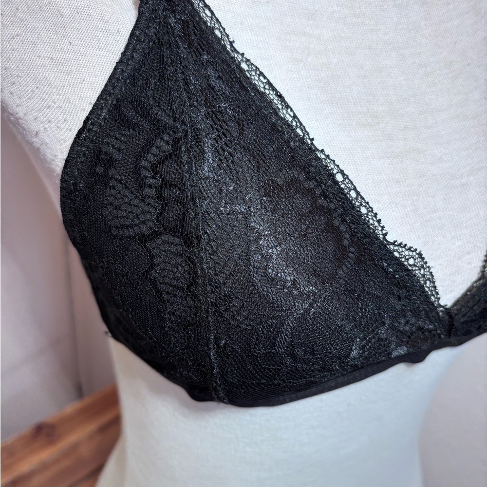 SWS Essentials Lace Bra - Picture 6 of 9